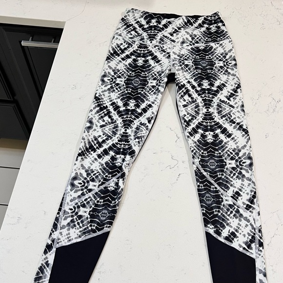 Victoria’s Secret VSX Knockout Leggings - Picture 3 of 7